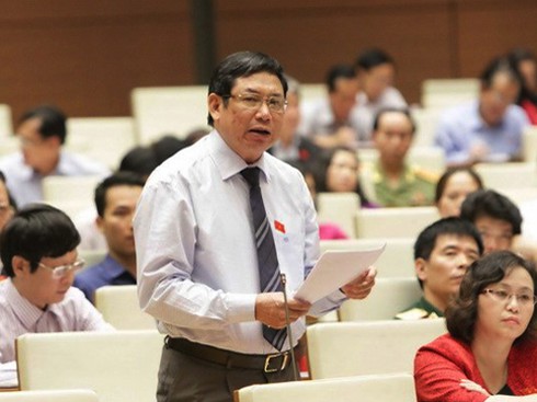 Chủ tịch Quốc hội “truy vấn”, Bộ trưởng Xây dựng trả lời vòng vo - ảnh 1