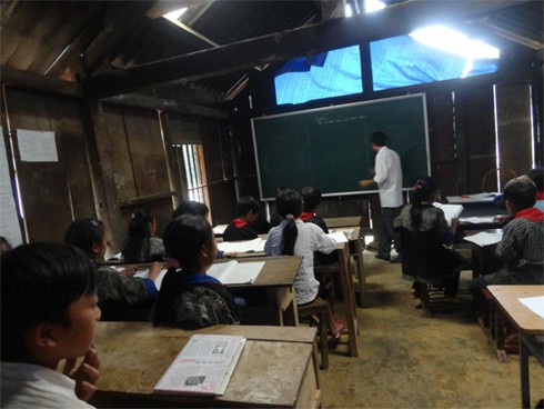 Ngày nhà giáo, mang khoai, sắn tặng thầy cô - ảnh 1