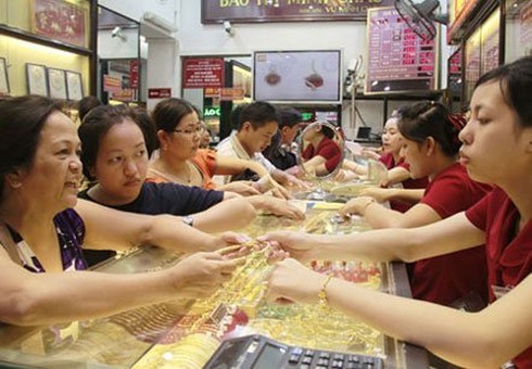 Lô vàng đầu tiên của NHNN ra thị trường - ảnh 1