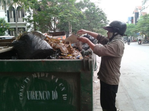 Hàng trăm bãi rác bủa vây các chung cư hiện đại nhất Hà Nội - ảnh 6