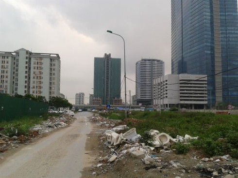 Hàng trăm bãi rác bủa vây các chung cư hiện đại nhất Hà Nội - ảnh 8