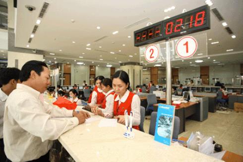 Ế tiền, ngân hàng vẫn dùng ô tô ‘câu vốn’