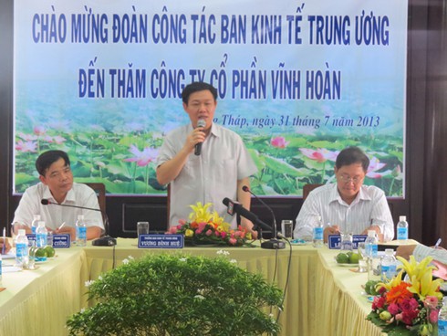 Trưởng Ban Kinh tế TƯ khảo sát tình hình nuôi, chế biến thủy sản ĐBSCL - ảnh 1