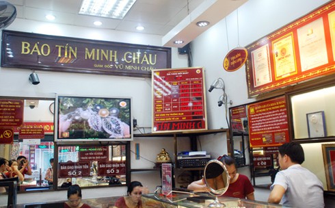 Chấp nhận mua vàng đấu thầu đắt hơn giá bán ngoài thị trường - ảnh 1