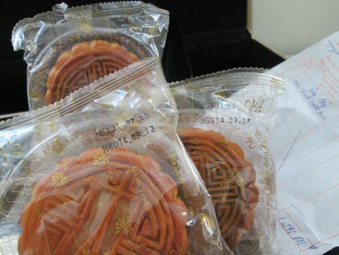 Bán bánh trung thu tiền triệu hết date: Đùn đầy trách nhiệm - ảnh 2