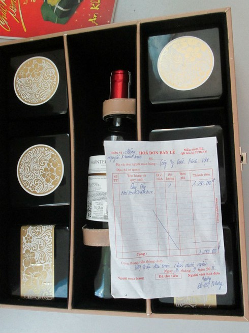 Bánh trung thu tiền triệu hết hạn vẫn bán cho người dùng