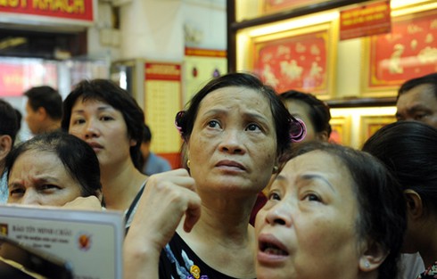 Vàng mất giá vì áp lực bán tháo - ảnh 1