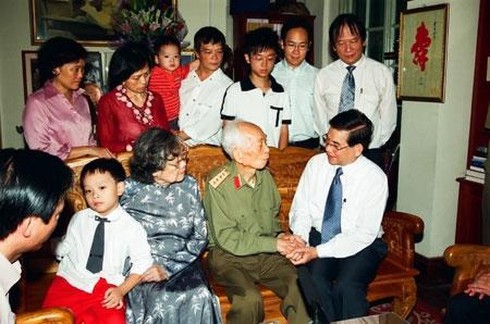Đại tướng Võ Nguyên Giáp: Những hình ảnh xúc động về Đại tướng của nhân dân - ảnh 9