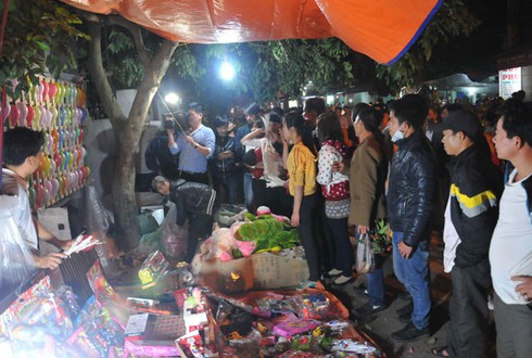 Món hàng đắt khách nhất chợ Viềng - ảnh 1