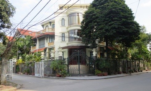 Bầu Kiên bị kê biên hàng ngàn m2 nhà đất - ảnh 1