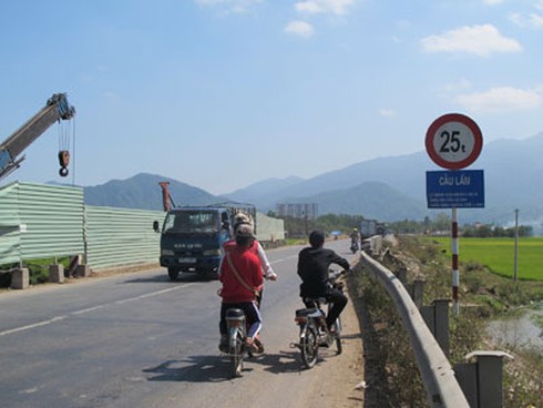 Tìm sự thật đằng sau tin đồn ghê sợ rạch quần nữ sinh - ảnh 1