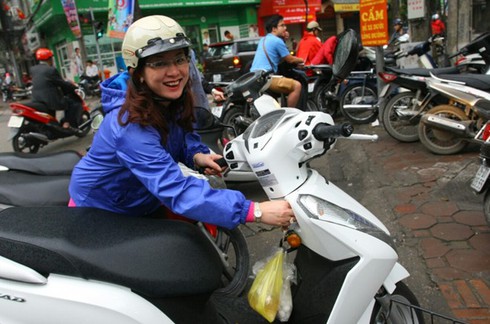 Lũ lượt xếp hàng chầu chực chờ miếng ngon ở Hà Nội - ảnh 9