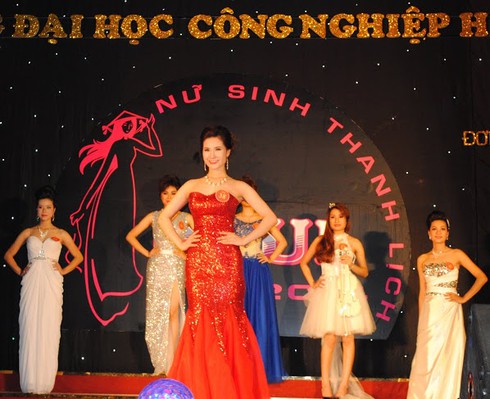 Nữ sinh thanh lịch ĐH Công Nghiệp khoe sắc yêu kiều - ảnh 4