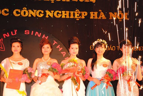 Nữ sinh thanh lịch ĐH Công Nghiệp khoe sắc yêu kiều - ảnh 8
