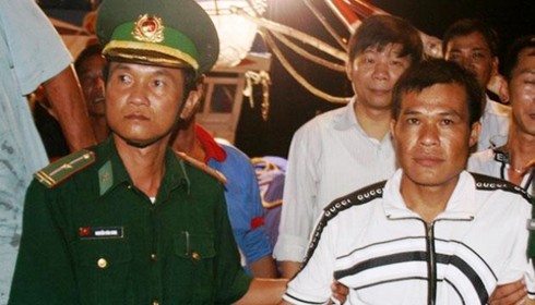 Ngư dân Quảng Bình cứu sống ngư dân Trung Quốc rơi xuống biển - ảnh 2