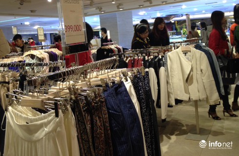 Tràng Tiền Plaza hết thời độc tôn khách VIP, hàng hiệu - ảnh 2