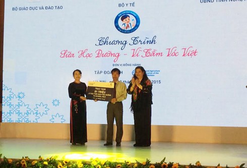 Bà chủ TH milk tặng gần 18 triệu ly sữa mong giảm thiểu trẻ em thấp còi - ảnh 1