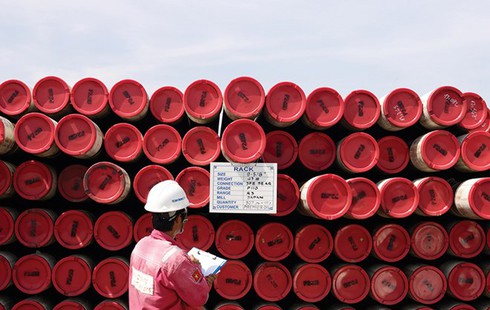 Doanh nghiệp dầu khí căng như dây đàn vì giá dầu tụt thảm hại - ảnh 1