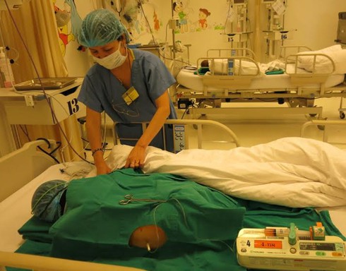 Lần đầu tiên ghép tế bào gốc chữa rối loạn thần kinh ruột - ảnh 1