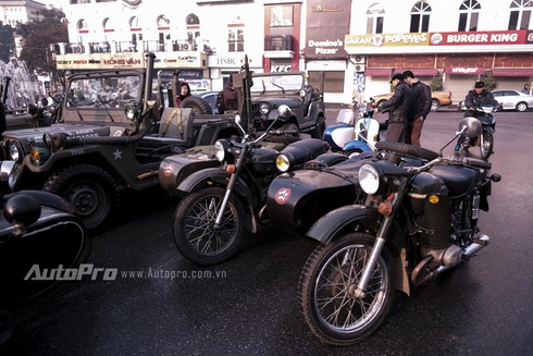 Dân chơi motor Hà Thành cùng dàn xế khủng tụ họp sáng mồng 1 Tết - ảnh 1