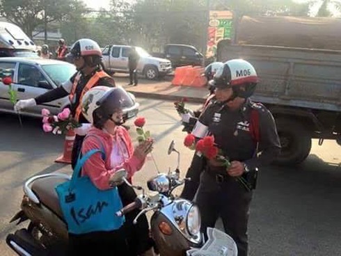 Shop TIN ngày 16/2: Lòng người Việt Nam nào đâu thích gì bom đạn - ảnh 16