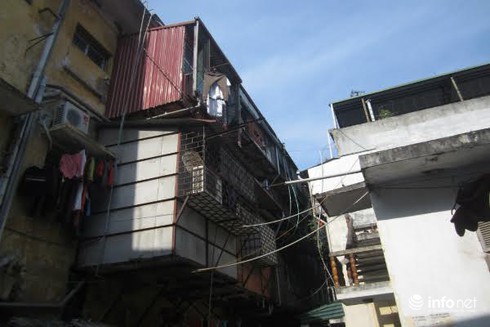 Hà Nội: Ở chung cư cũ nát phải cực
