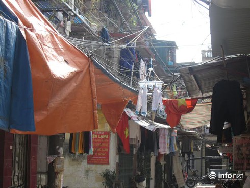 Hà Nội: Ở chung cư cũ nát phải cực