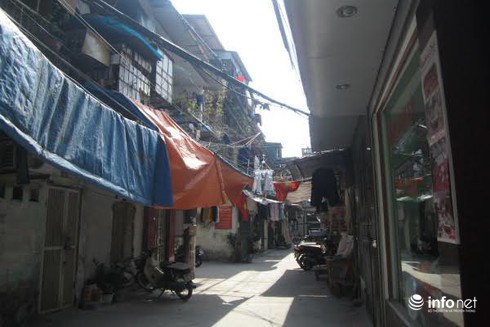 Hà Nội: Ở chung cư cũ nát phải cực