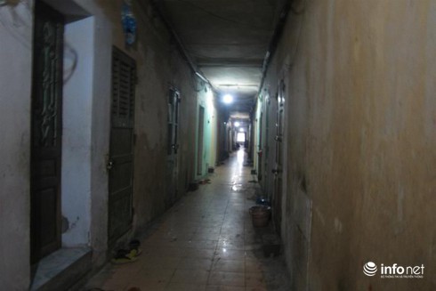 Hà Nội: Ở chung cư cũ nát phải cực