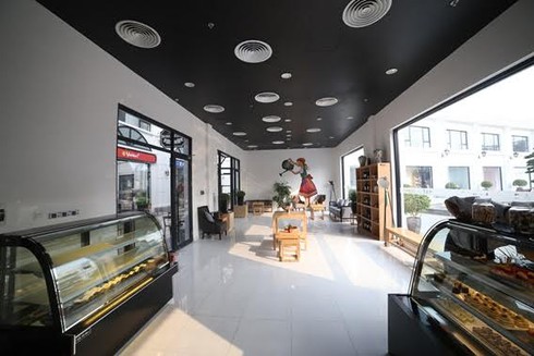 Mùa phục sinh độc đáo với Trứng chocolate khổng lồ tại Almaz - ảnh 4