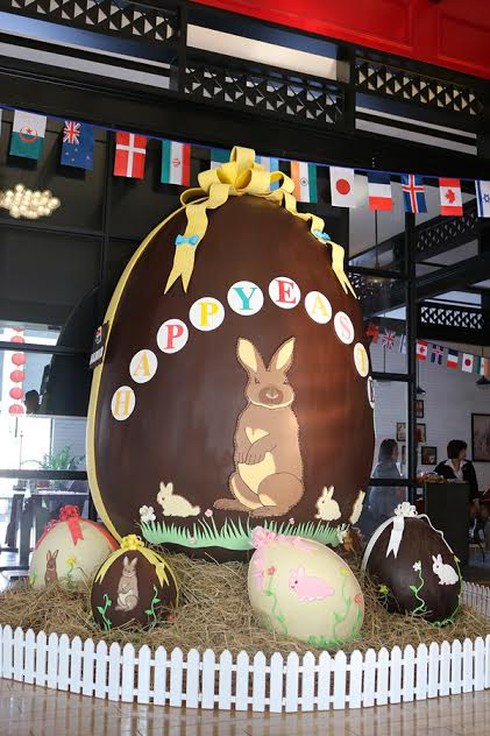 Mùa phục sinh độc đáo với Trứng chocolate khổng lồ tại Almaz - ảnh 2