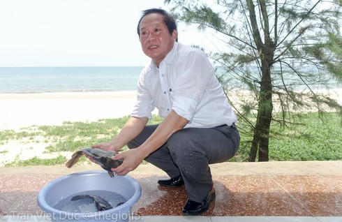 Bộ trưởng Trương Minh Tuấn mời nhà báo ăn cá biển tại Quảng Bình - ảnh 1