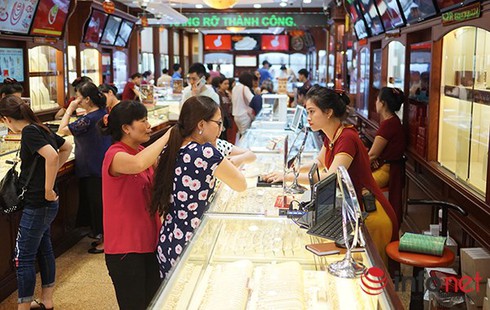 Giá vàng hôm nay 13/7 trượt dài, vàng thế giới lao dốc mạnh - ảnh 1