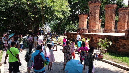 64 lao động TQ bị trục xuất: Rút giấy phép Cty con trai cựu GĐ Sở - ảnh 1