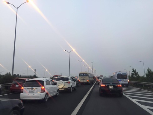 Ùn tắc kinh hoàng gần 10km trên cao tốc Cầu Giẽ - Ninh Bình - ảnh 1