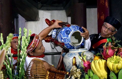 Xem lễ rước nước độc đáo trên sông Hồng của Hội đình Chèm - ảnh 10