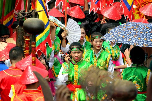 Xem lễ rước nước độc đáo trên sông Hồng của Hội đình Chèm - ảnh 12