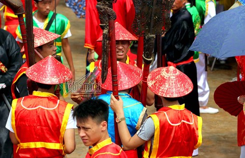 Xem lễ rước nước độc đáo trên sông Hồng của Hội đình Chèm - ảnh 13