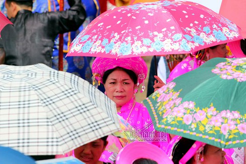 Xem lễ rước nước độc đáo trên sông Hồng của Hội đình Chèm - ảnh 14