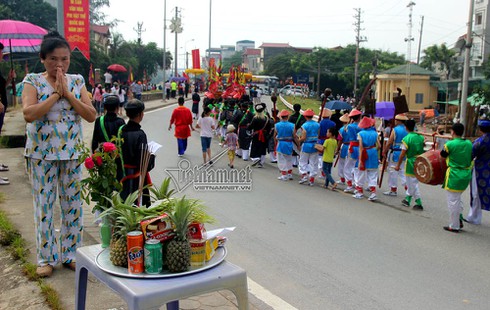 Xem lễ rước nước độc đáo trên sông Hồng của Hội đình Chèm - ảnh 2