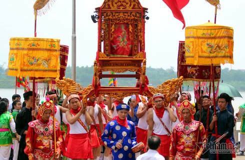 Xem lễ rước nước độc đáo trên sông Hồng của Hội đình Chèm - ảnh 4