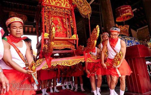 Xem lễ rước nước độc đáo trên sông Hồng của Hội đình Chèm - ảnh 6