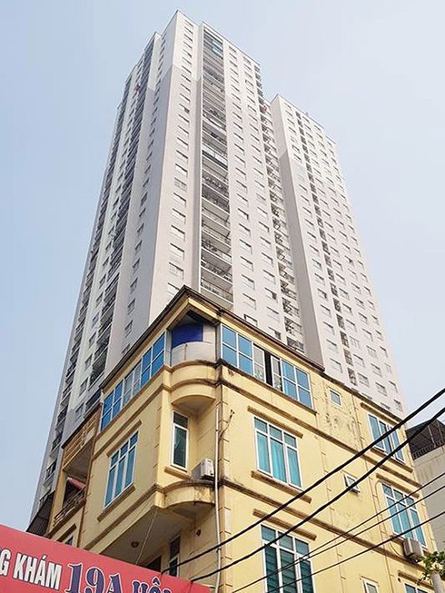 Hàng chục ô tô bị 'nhốt' trong hầm chung cư sau sự cố hy hữu - ảnh 6