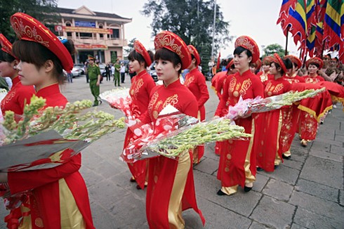 Hàng vạn người chen chúc dự hội đền Hùng - ảnh 3