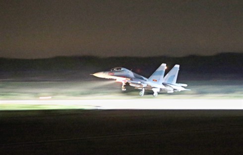 Xem máy bay SU-30 bay đêm, tuần tra Trường Sa - ảnh 6