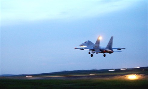 Xem máy bay SU-30 bay đêm, tuần tra Trường Sa - ảnh 7