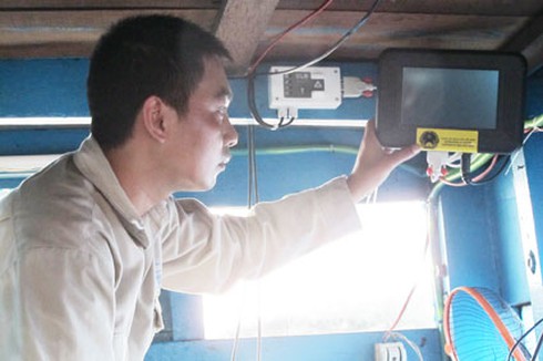Vũng Tàu: Lắp đặt định vị vệ tinh cho tàu cá - ảnh 1