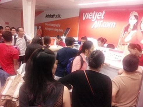 Hàng trăm hành khách bức xúc vì bị Vietjet Air