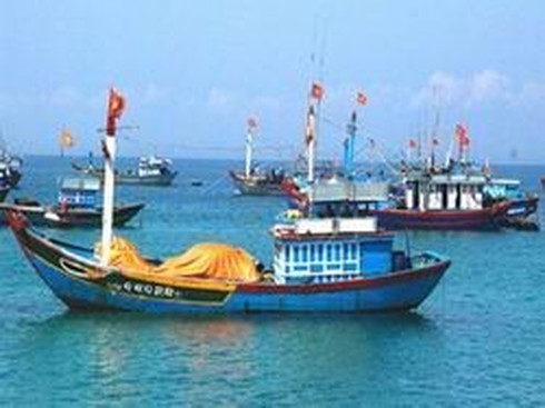 Gắn chíp vệ tinh cho 2.000 tàu cá - ảnh 1