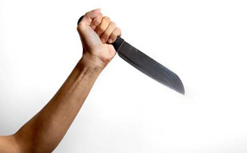 Đâm vợ hờ gãy dao rồi bỏ đi khỏi hiện trường - ảnh 1